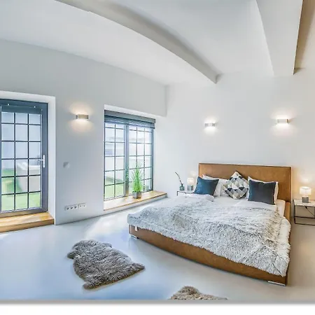 Apartment Loft Astoria By Vagabond